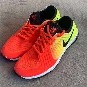 Women’s Nike Dual Fusion running shoes!